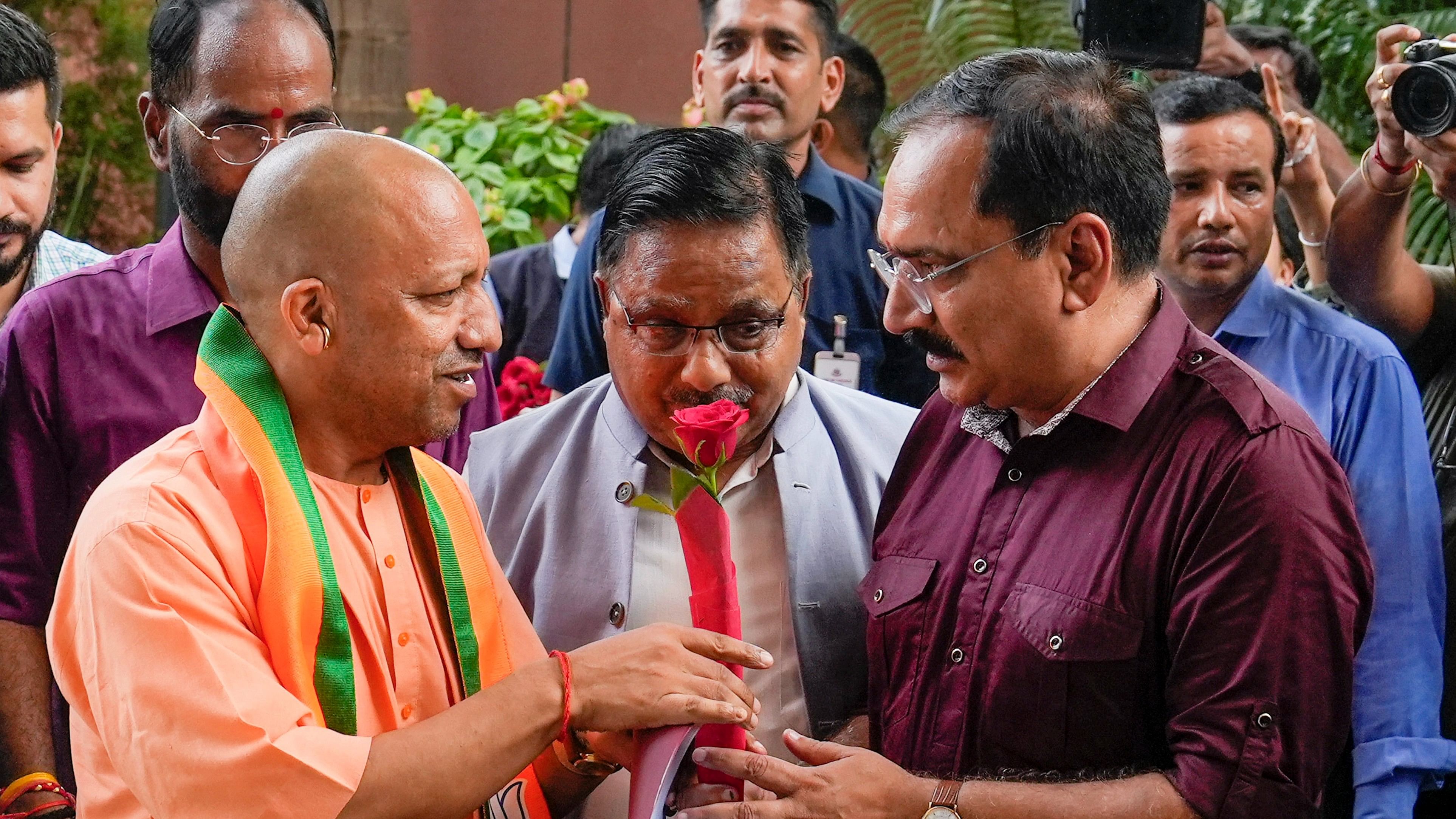 <div class="paragraphs"><p>Uttar Pradesh Chief Minister Yogi Adityanath being received by Delhi BJP President Virendra Sachdeva and others upon his arrival for a meeting at BJP headquarters, in New Delhi, Saturday, July 27, 2024.</p></div>